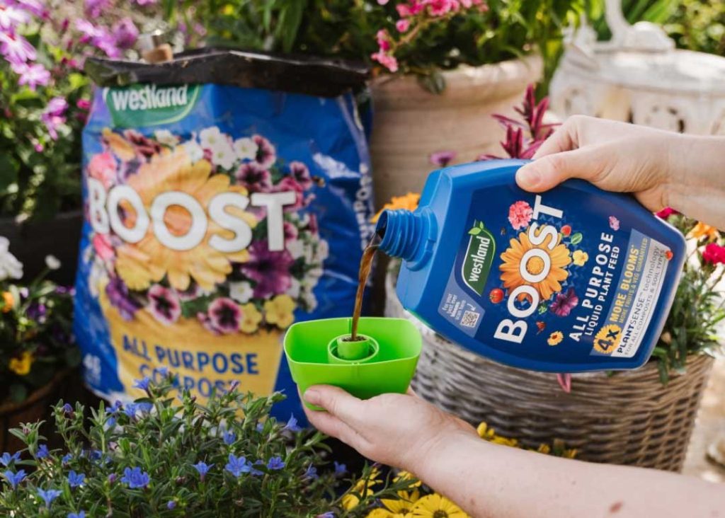 Westland Boost Liquid Feed-1L, being poured into the green measuring lid