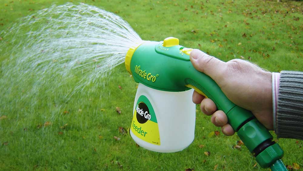 Miracle-Gro Feeder Unit spraying on the lawn